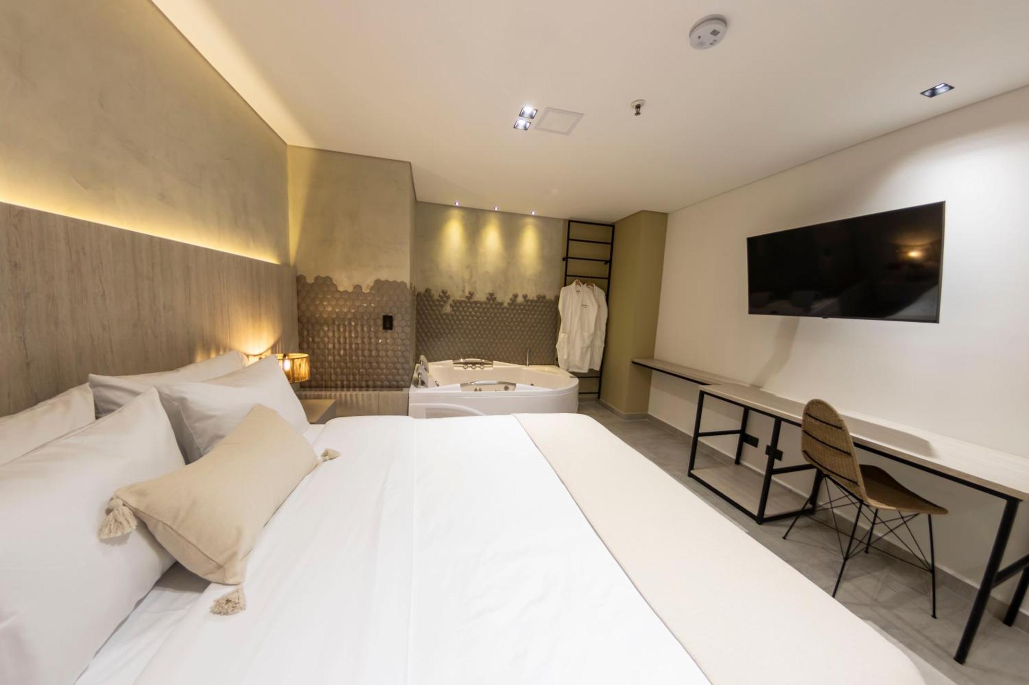 Sonata 44 Hotel Laureles Медельин Экстерьер фото